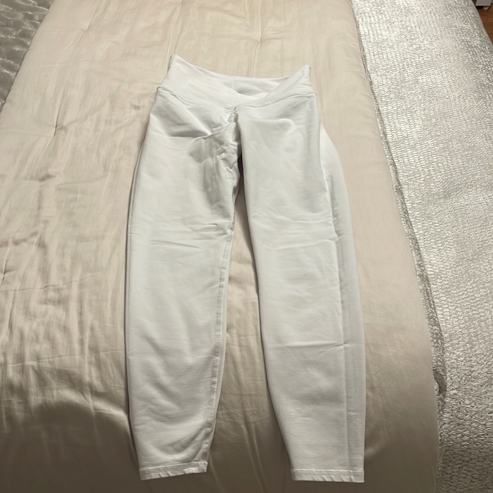 White Alo Leggings